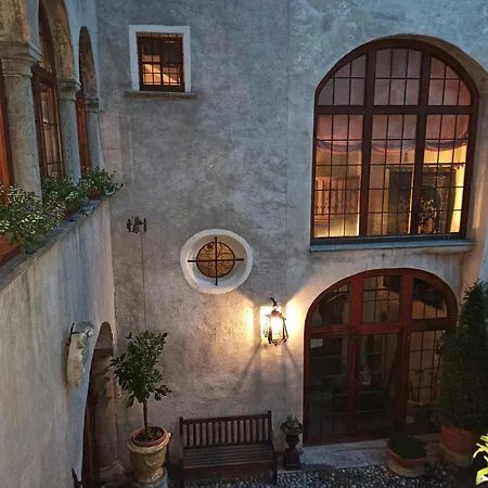 Di Charme Palazzo Lambertenghi טיראנו