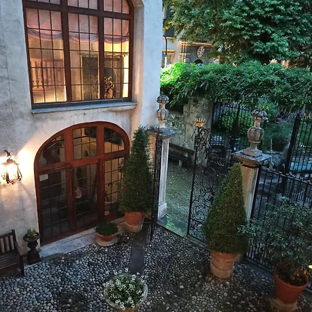 Di Charme Palazzo Lambertenghi לינה וארוחת בוקר 4*