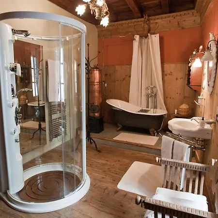 Di Charme Palazzo Lambertenghi 4* Тирано