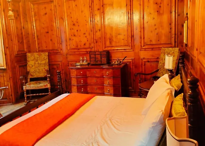 Di Charme Palazzo Lambertenghi 4* טיראנו