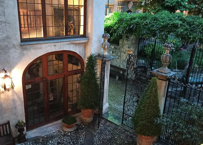 Di Charme Palazzo Lambertenghi לינה וארוחת בוקר 4*
