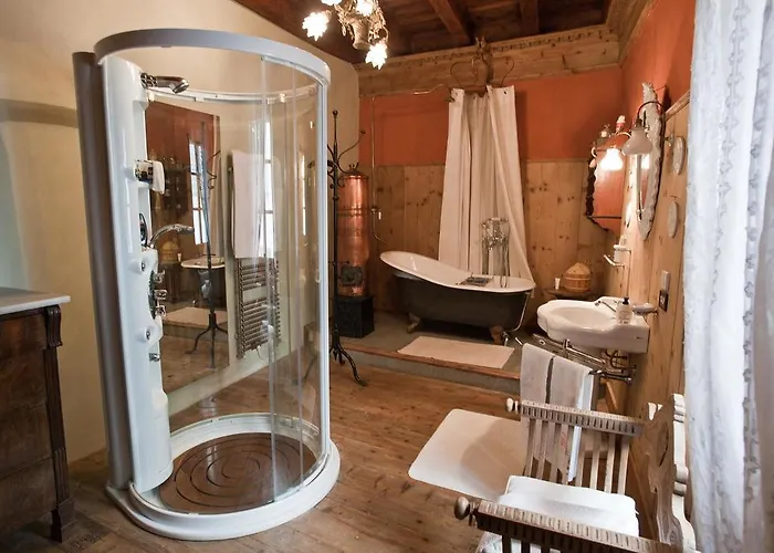Di Charme Palazzo Lambertenghi 4* טיראנו
