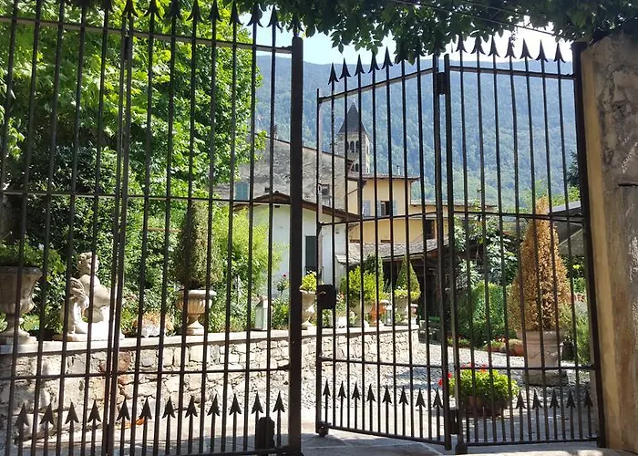 לינה וארוחת בוקר Di Charme Palazzo Lambertenghi טיראנו
